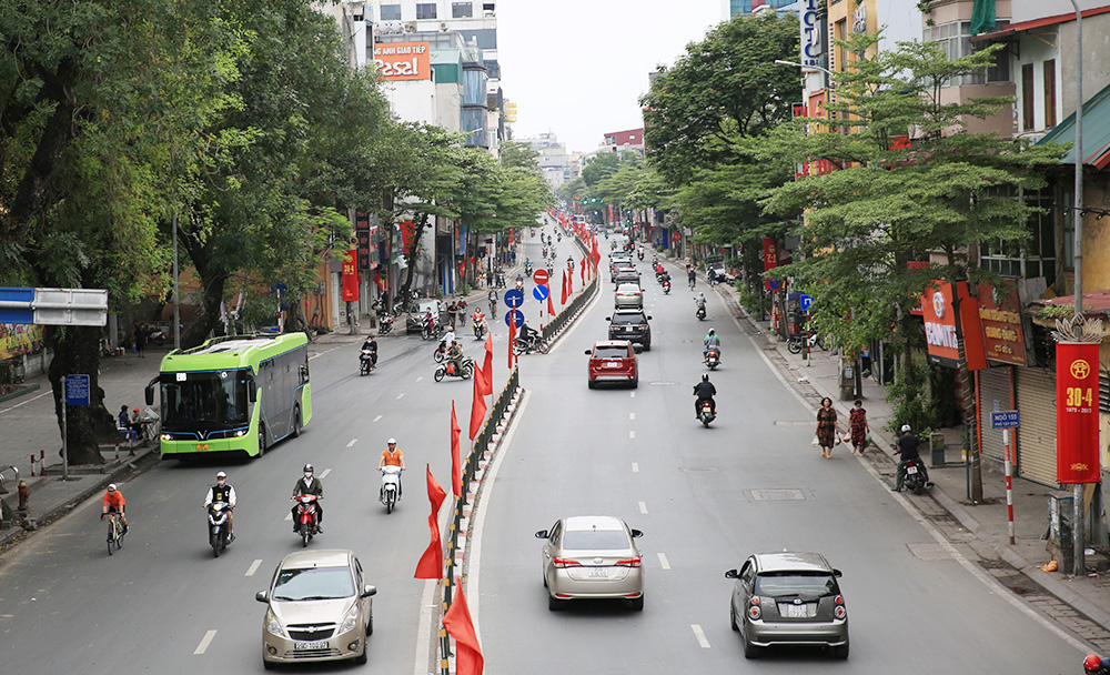 Hà Nội bình yên trong sáng 30-4 - ảnh 3