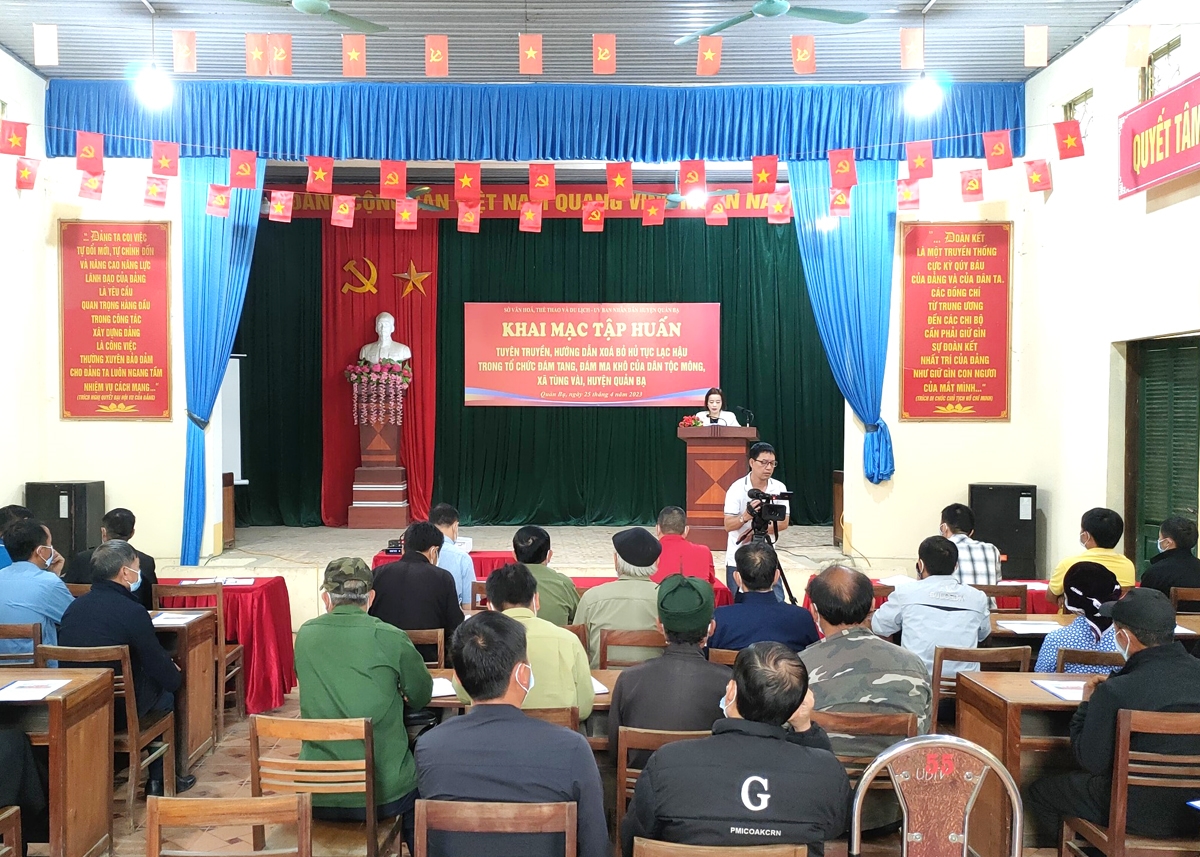 Tập huấn xóa bỏ hủ tục trong đồng bào dân tộc Mông - ảnh 1