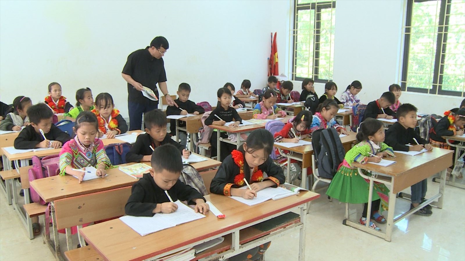 Nâng cao chất lượng giáo dục tại vùng đồng bào DTTS và miền núi - ảnh 1