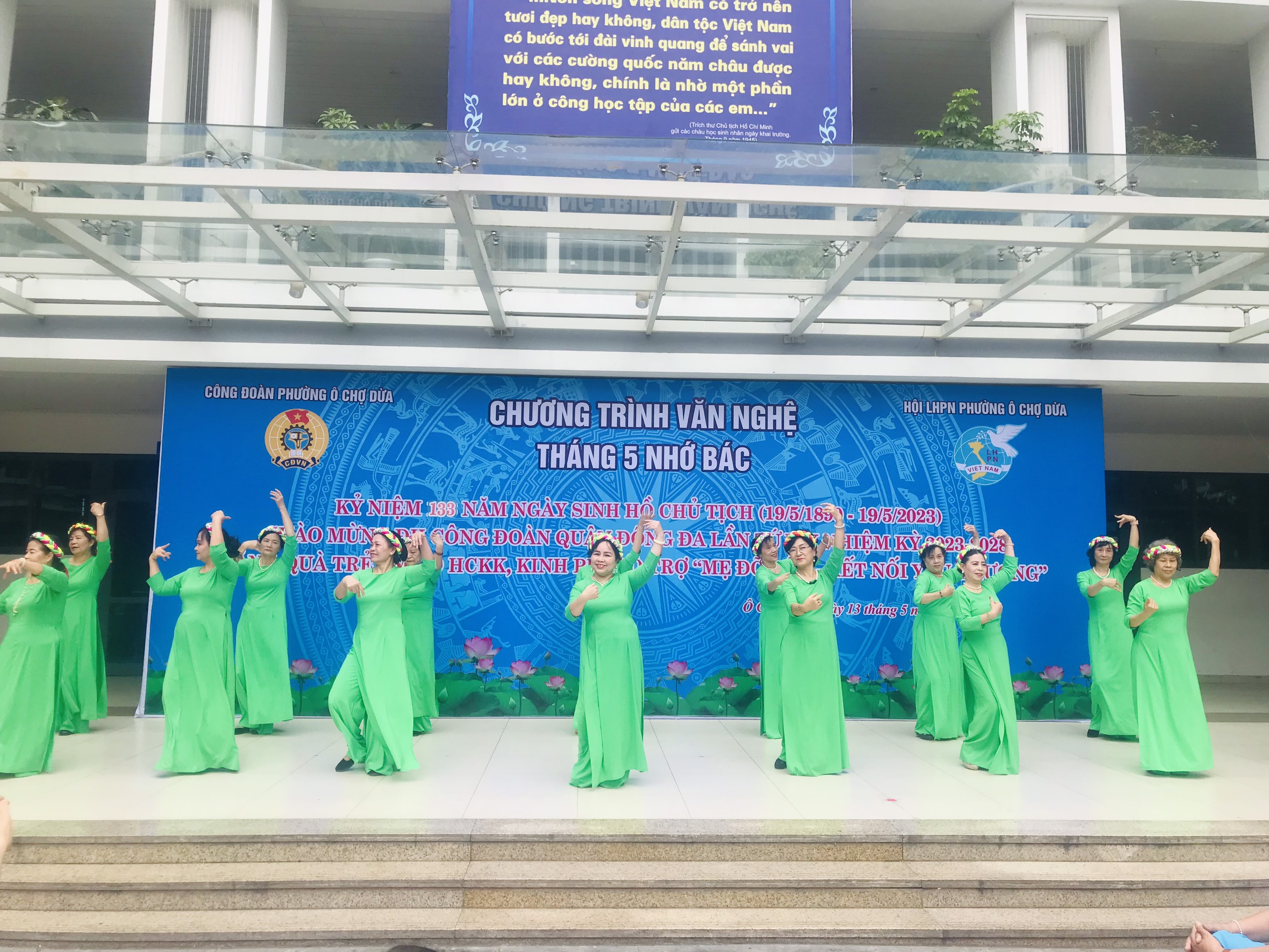 Hội LHPN phường Ô Chợ Dừa, quận Đống Đa: Phối hợp tổ chức liên hoan văn nghệ “Tháng 5 nhớ Bác” - ảnh 5