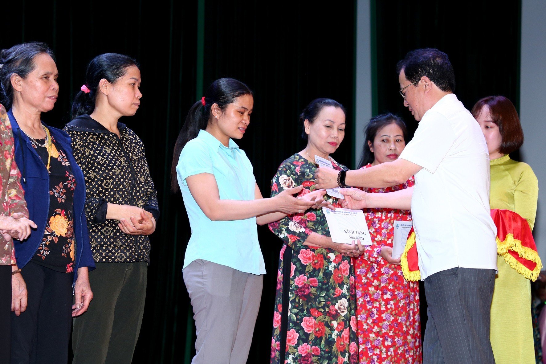 Hội LHPN quận Đống Đa: Tổ chức “Liên hoan “Tiếng hát dâng Người” - ảnh 3