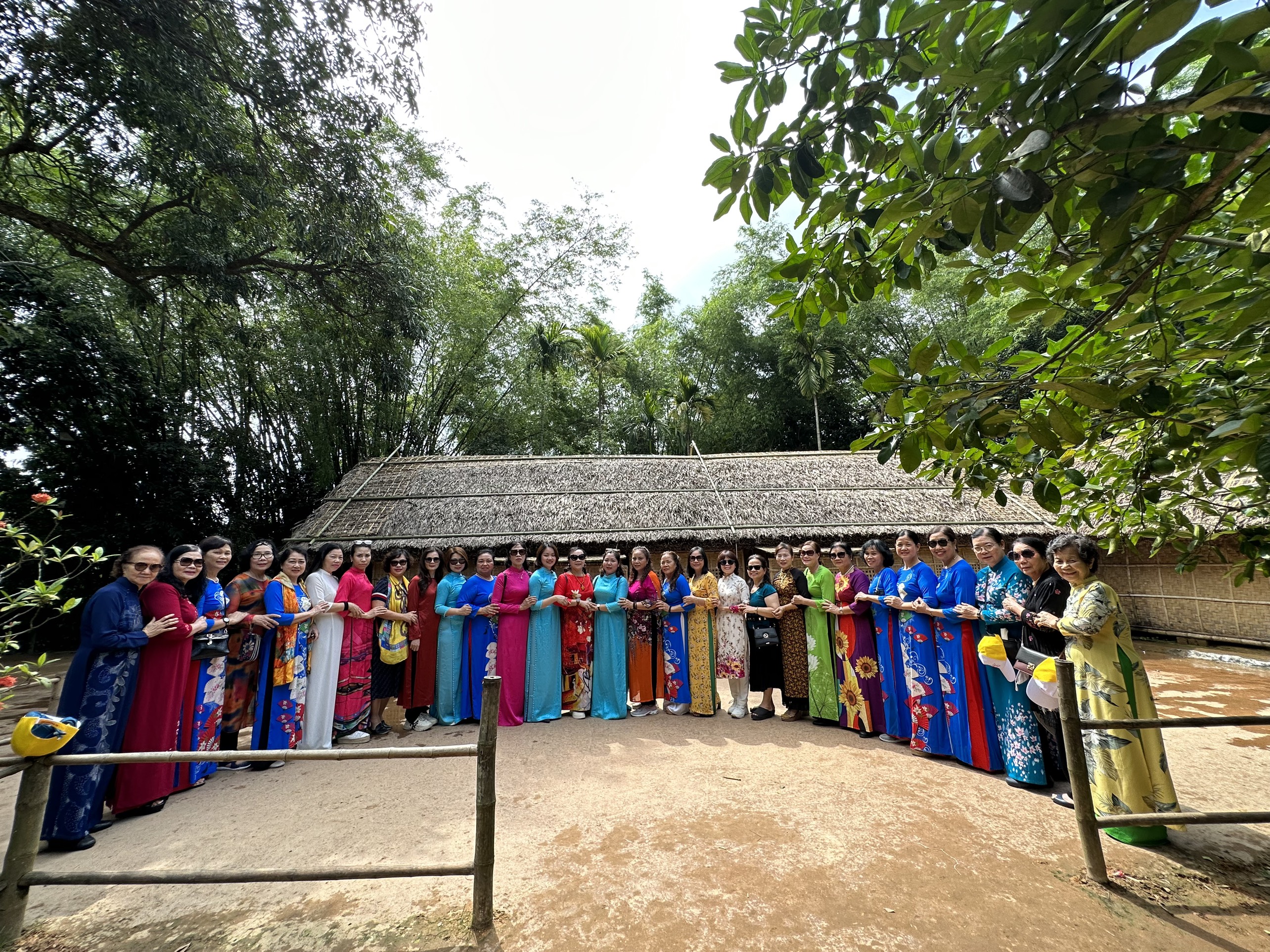 Thực hiện chương trình “Đồng hành cùng phụ nữ Biên cương” năm 2023 tại huyện Kỳ Sơn, tỉnh Nghệ An. - ảnh 5