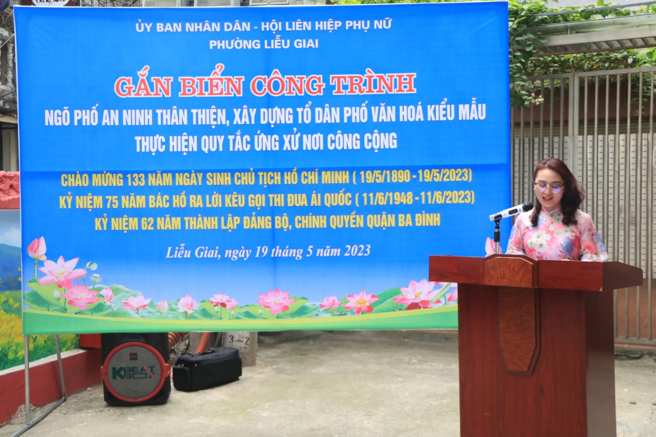 Gắn biển công trình “Ngõ phố an ninh thân thiện, xây dựng tổ dân phố kiểu mẫu trong thực hiện quy tắc ứng xử nơi công cộng” - ảnh 3