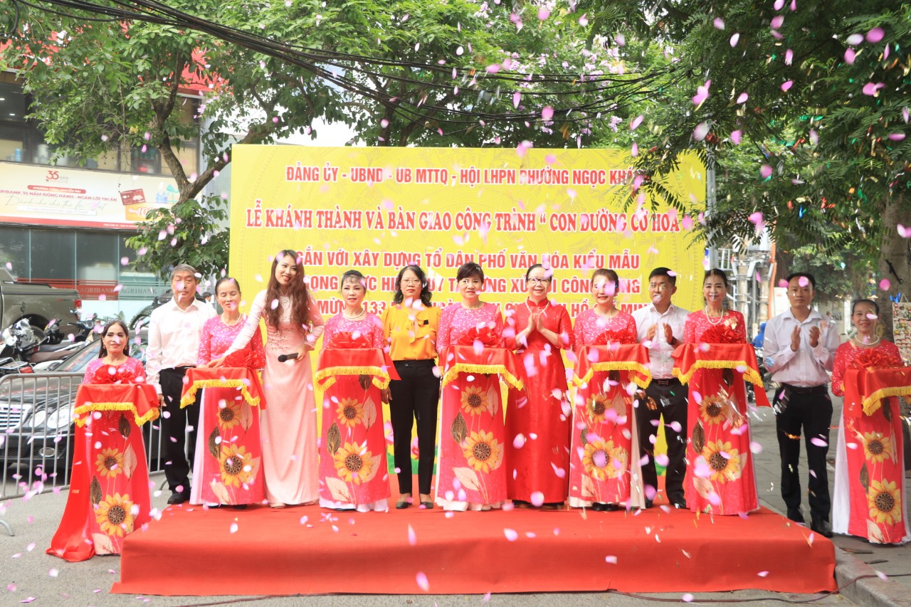Khánh thành và bàn giao công trình “Con đường cờ hoa” - ảnh 1