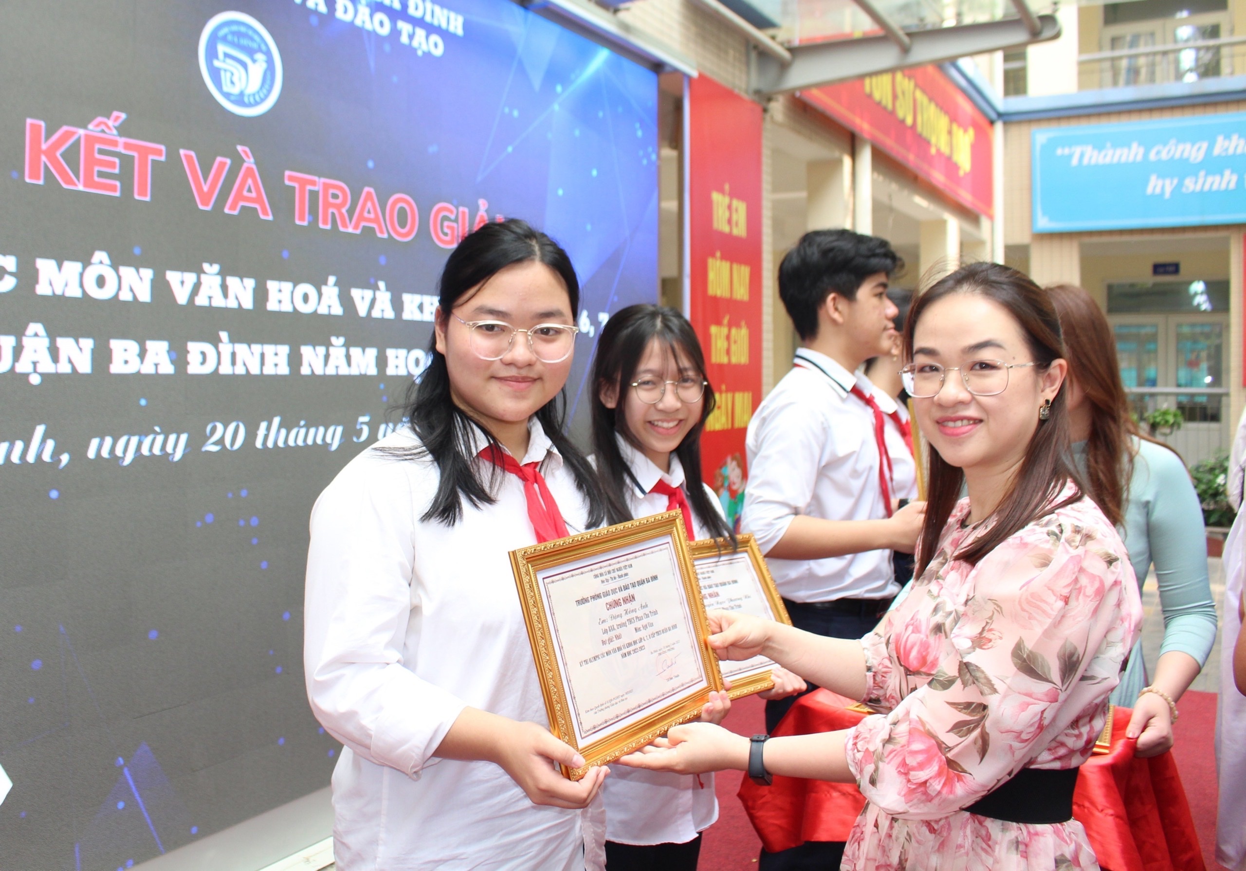 Phòng GD-ĐT quận Ba Đình: Trao giải cuộc thi Olympic cấp quận - ảnh 2