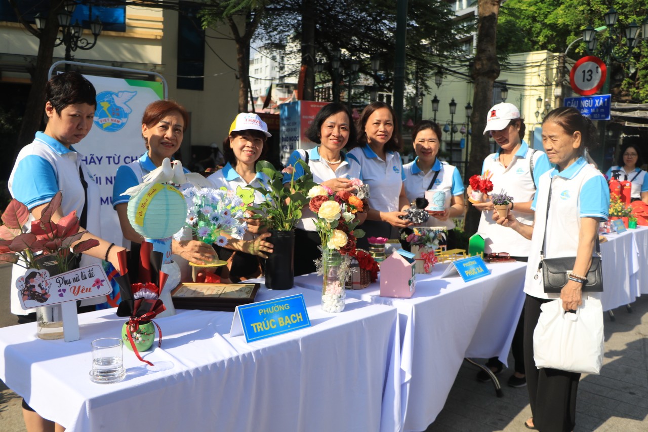 Hội LHPN quận Ba Đình: Hành động “bảo vệ môi trường”, “chống ô nhiễm nhựa” - ảnh 2