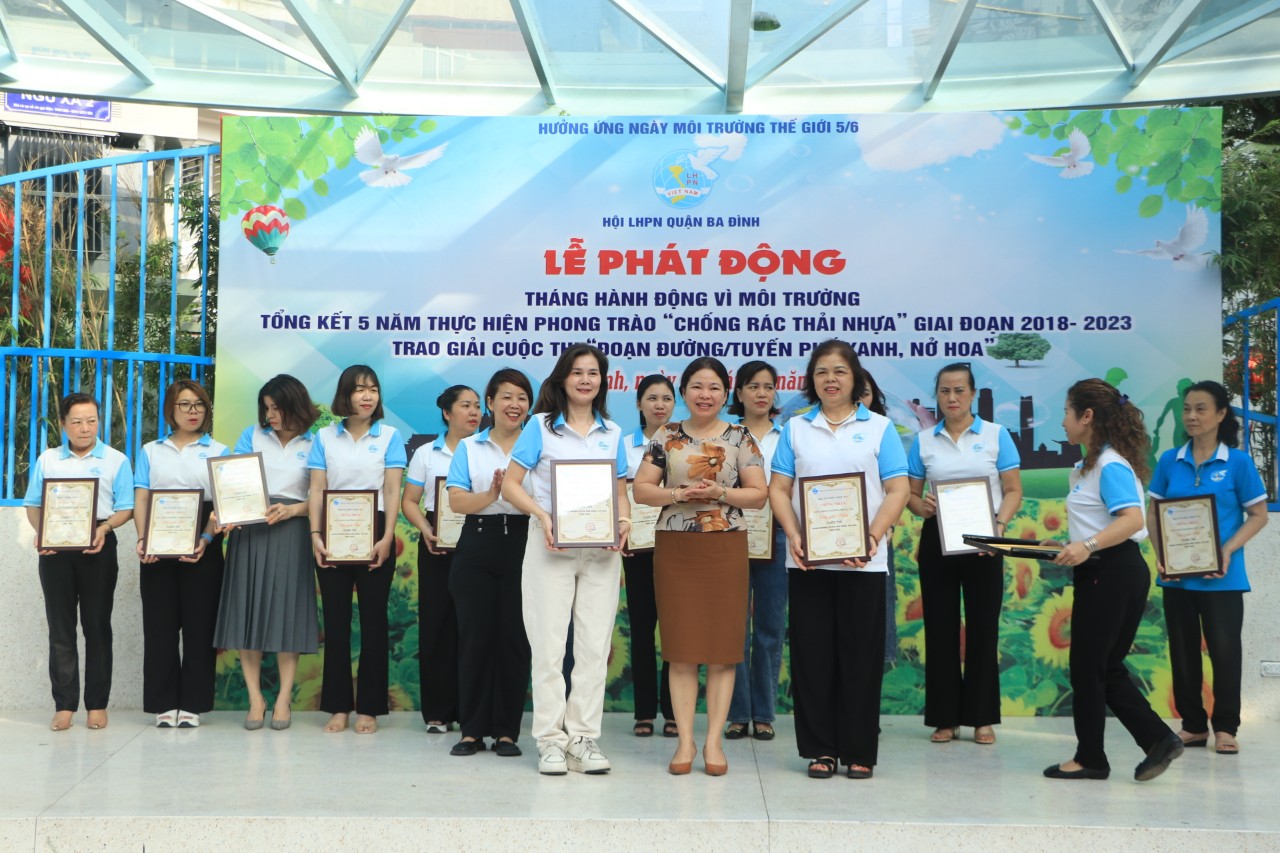 Hội LHPN quận Ba Đình: Hành động “bảo vệ môi trường”, “chống ô nhiễm nhựa” - ảnh 6