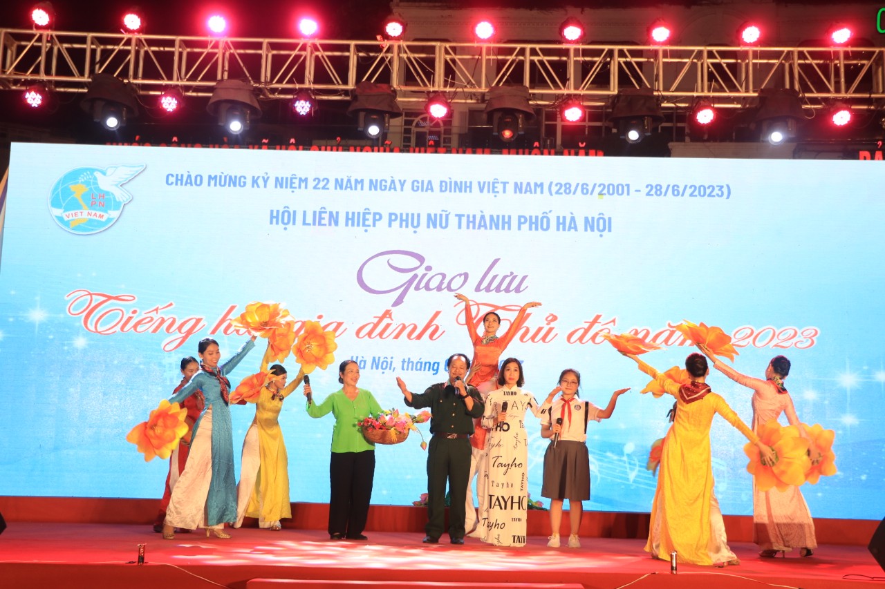 Hội LHPN Hà Nội: Tôn vinh đóng góp của phụ nữ trong xây dựng gia đình hạnh phúc, nông thôn mới, đô thị văn minh - ảnh 6