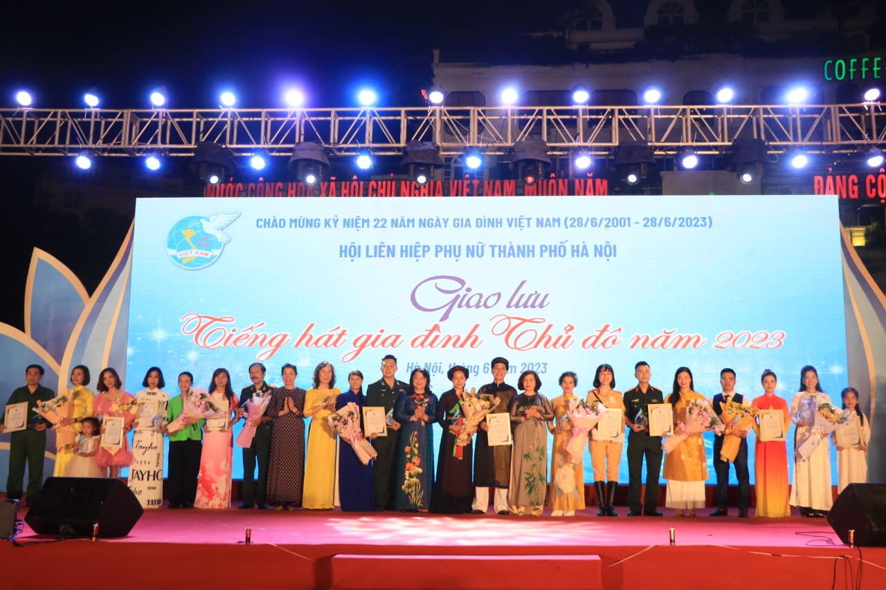 Hội LHPN Hà Nội: Tôn vinh đóng góp của phụ nữ trong xây dựng gia đình hạnh phúc, nông thôn mới, đô thị văn minh - ảnh 5