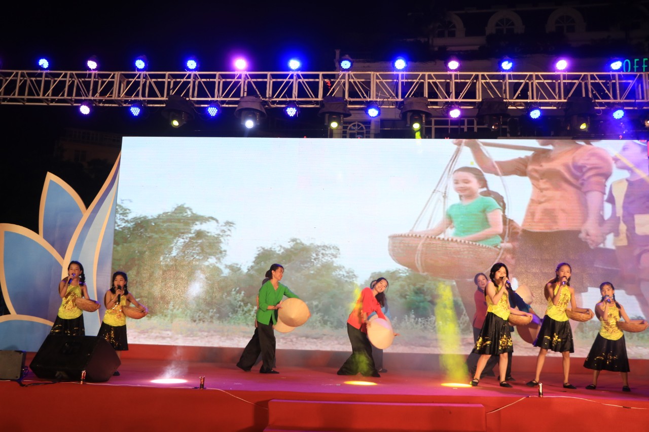 Hội LHPN Hà Nội: Tôn vinh đóng góp của phụ nữ trong xây dựng gia đình hạnh phúc, nông thôn mới, đô thị văn minh - ảnh 12