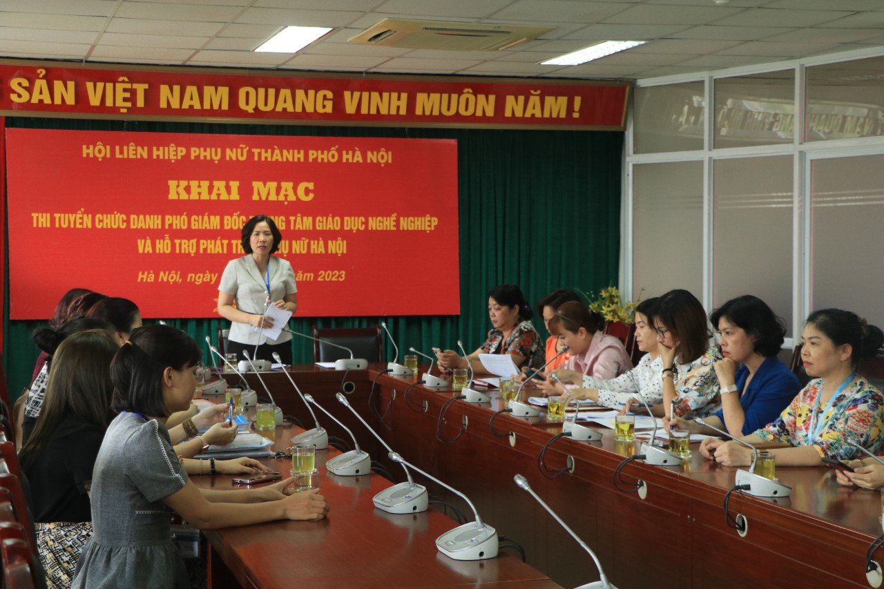 Lần đầu tiên tổ chức thi tuyển chức danh Phó Giám đốc Trung tâm Giáo dục nghề nghiệp và Hỗ trợ phát triển phụ nữ Hà Nội - ảnh 3