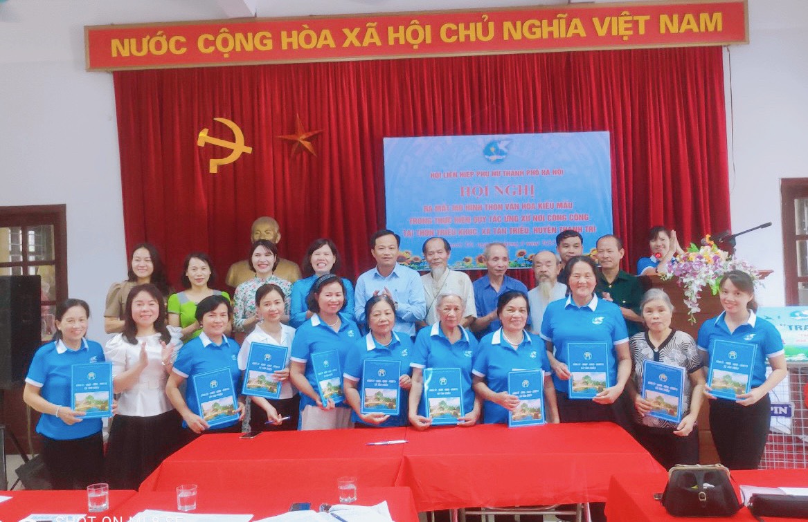 Hội LHPN huyện Thanh Trì: Tập huấn kỹ năng tuyên truyền quy tắc ứng xử nơi công cộng - ảnh 3