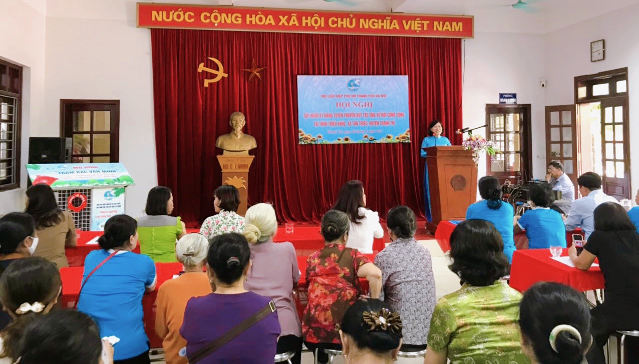Hội LHPN huyện Thanh Trì: Tập huấn kỹ năng tuyên truyền quy tắc ứng xử nơi công cộng - ảnh 1
