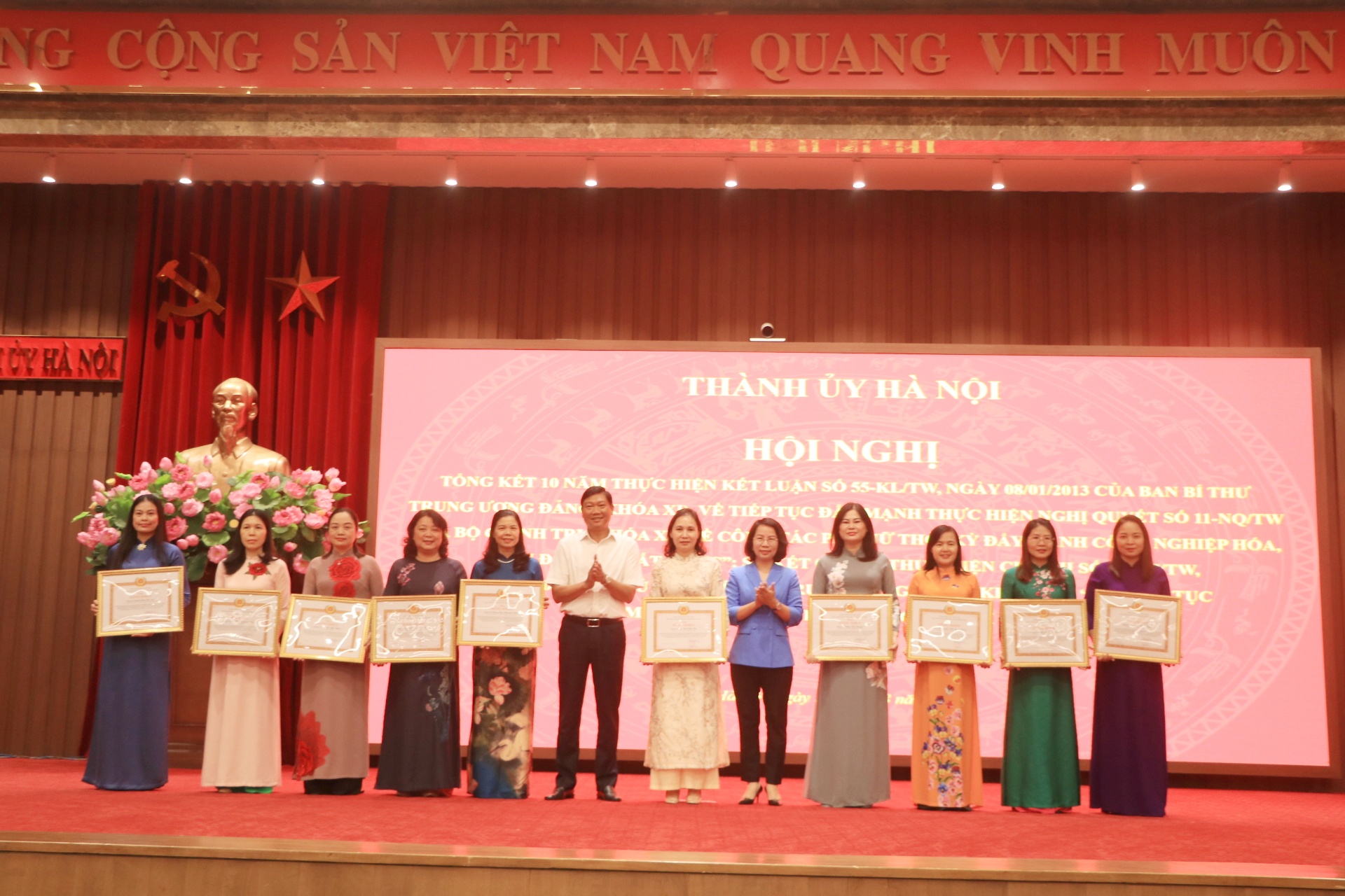 Vai trò của phụ nữ đối với gia đình, tương lai phát triển của Thủ đô là rất quan trọng - ảnh 5