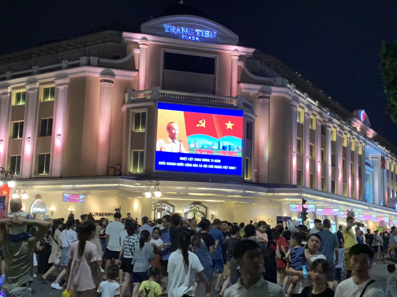 Hà Nội chào mừng Quốc khánh 2/9 với những nét rất riêng, sôi động nhưng sâu lắng - ảnh 1