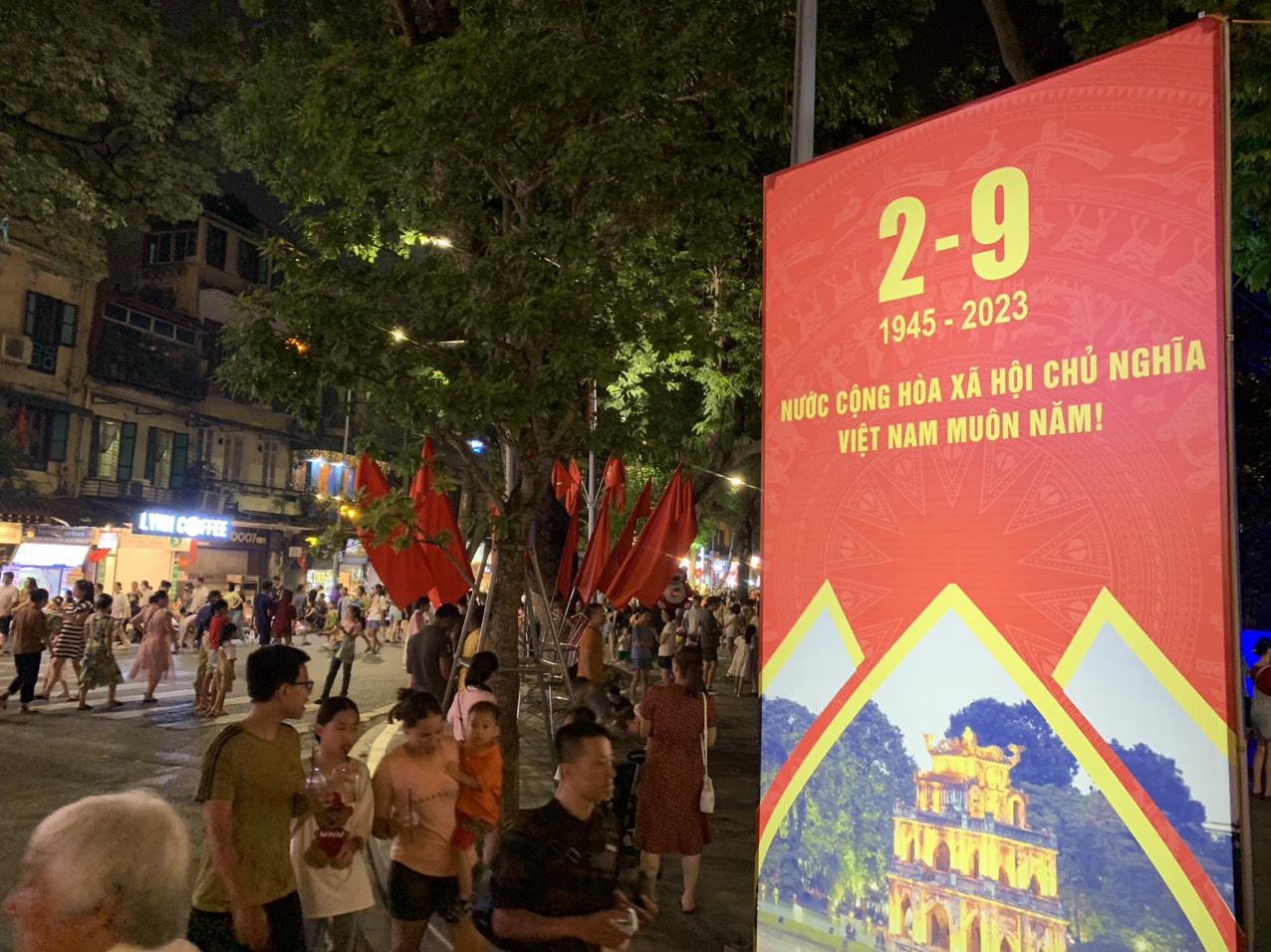 Hà Nội chào mừng Quốc khánh 2/9 với những nét rất riêng, sôi động nhưng sâu lắng - ảnh 2