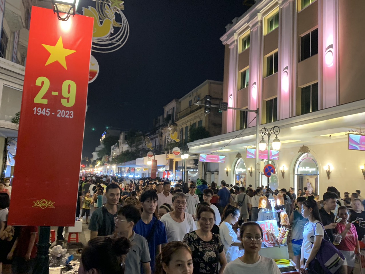 Hà Nội chào mừng Quốc khánh 2/9 với những nét rất riêng, sôi động nhưng sâu lắng - ảnh 4