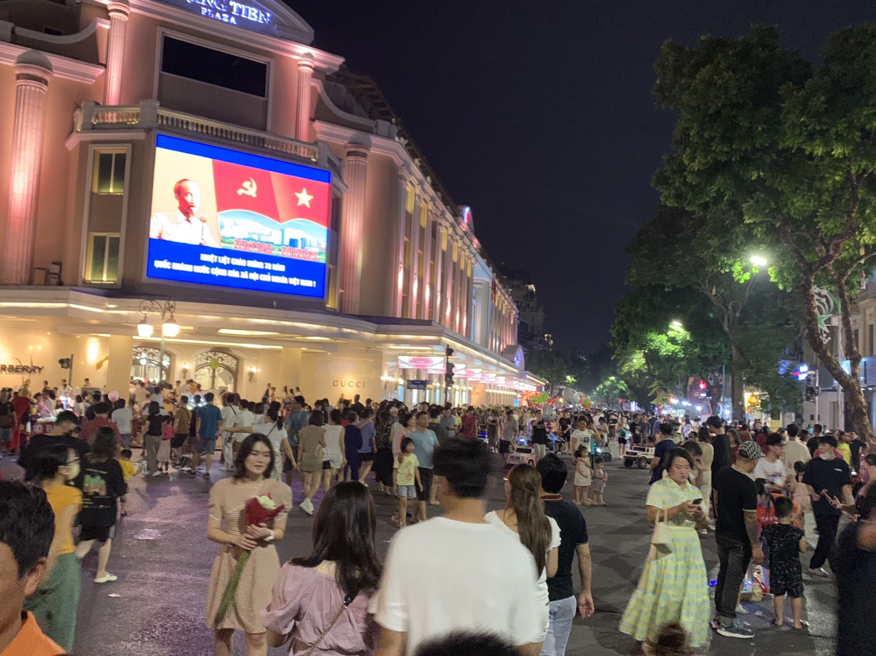 Hà Nội chào mừng Quốc khánh 2/9 với những nét rất riêng, sôi động nhưng sâu lắng - ảnh 10