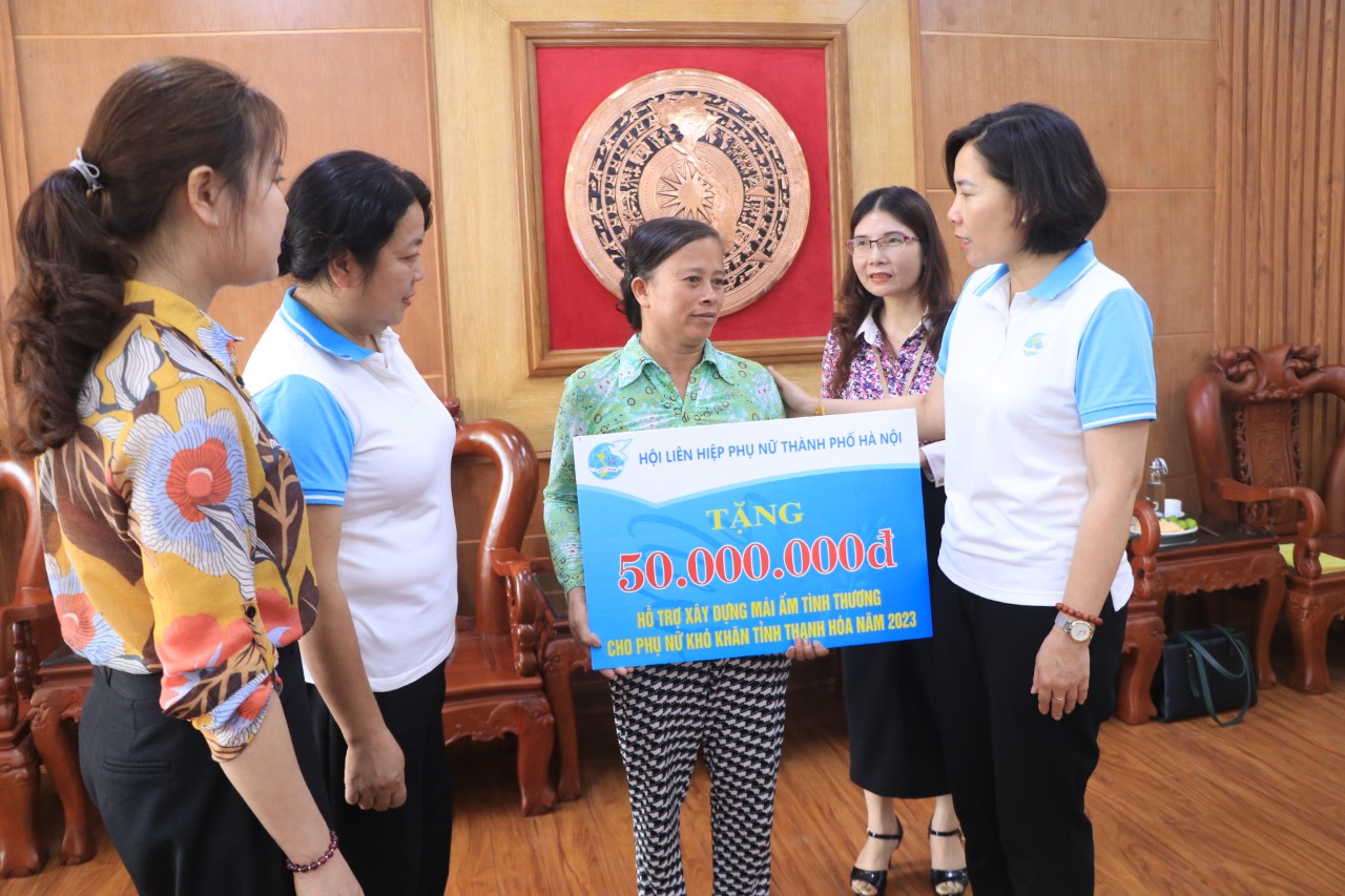 Hội LHPN Hà Nội: Trao đổi kinh nghiệm công tác Hội và tuyên truyền, phổ biến pháp luật tại Thanh Hóa - ảnh 3