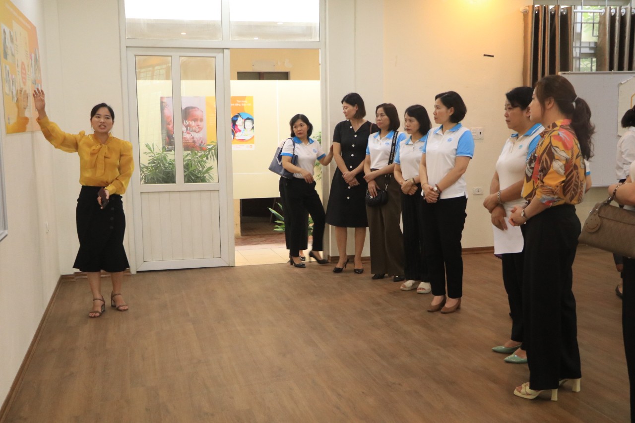 Hội LHPN Hà Nội: Trao đổi kinh nghiệm công tác Hội và tuyên truyền, phổ biến pháp luật tại Thanh Hóa - ảnh 9