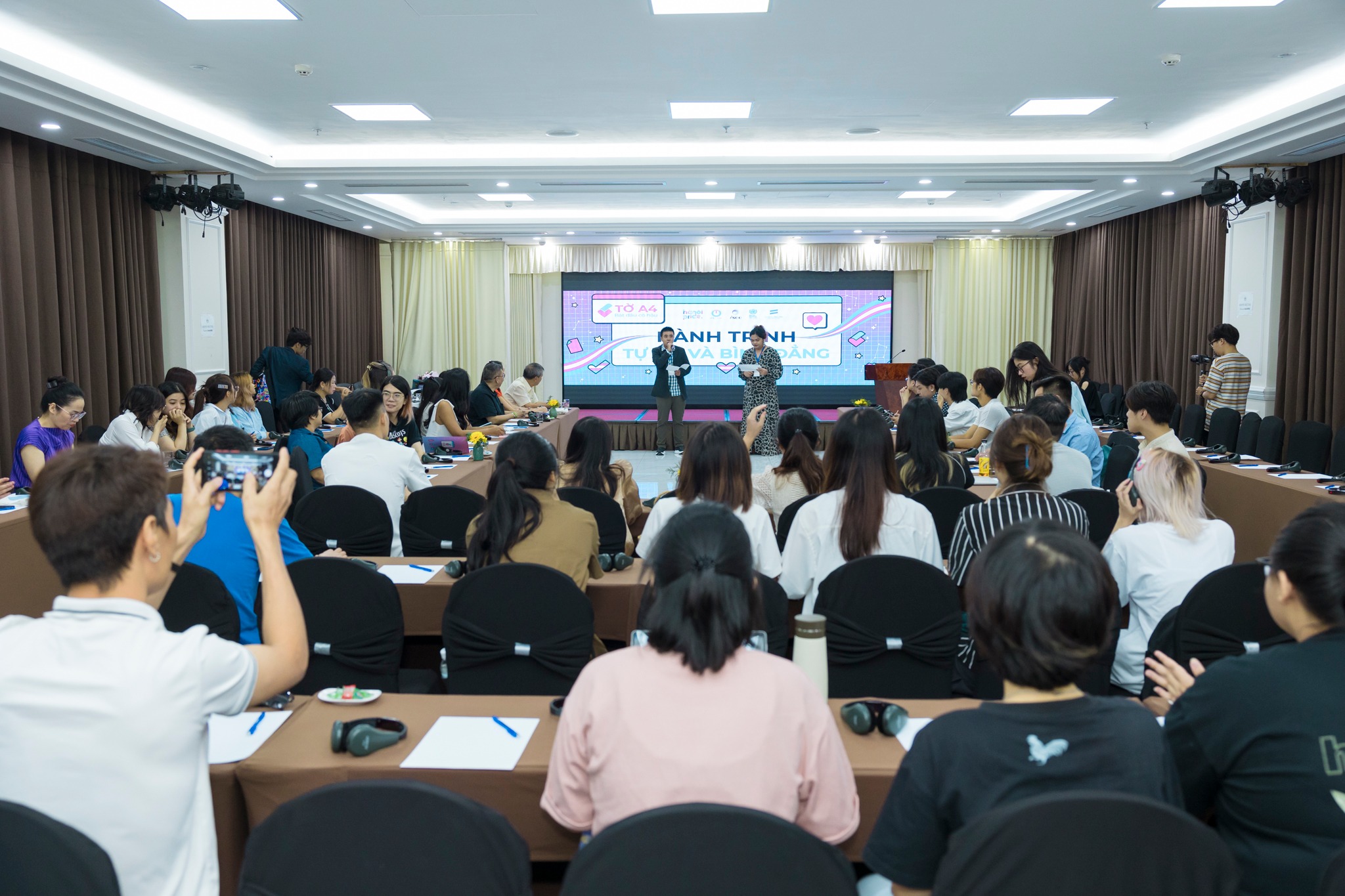 Hơn 70% người chuyển giới e ngại khi tiếp cận không gian công cộng - ảnh 1