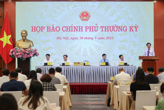 Lựa chọn kịch bản tăng trưởng cao nhất cho năm 2023 để làm mục tiêu phấn đấu - ảnh 1