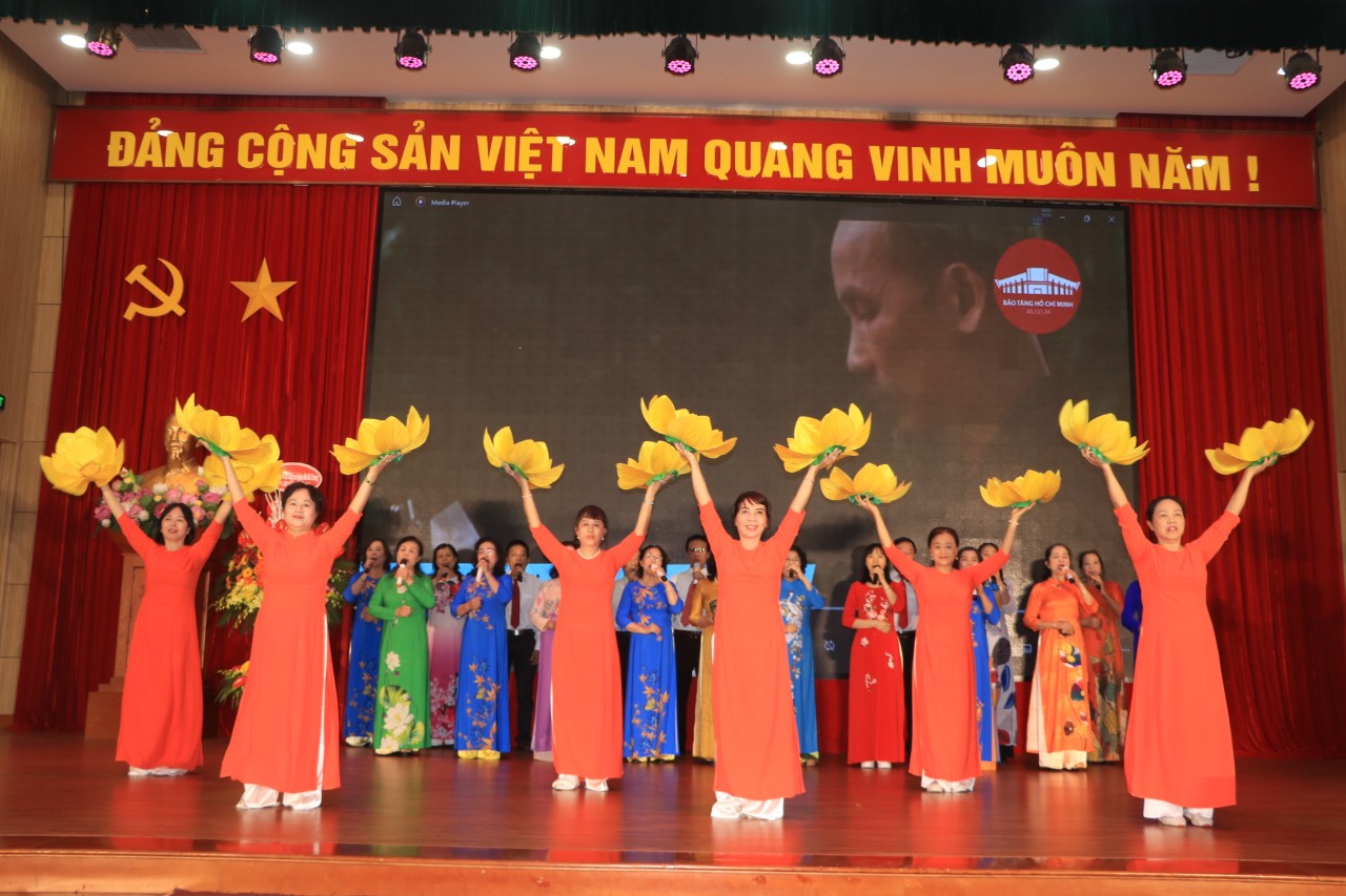 Cam kết nỗ lực đưa phong trào phụ nữ không ngừng phát triển - ảnh 3