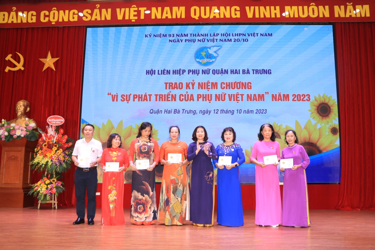 Cam kết nỗ lực đưa phong trào phụ nữ không ngừng phát triển - ảnh 1