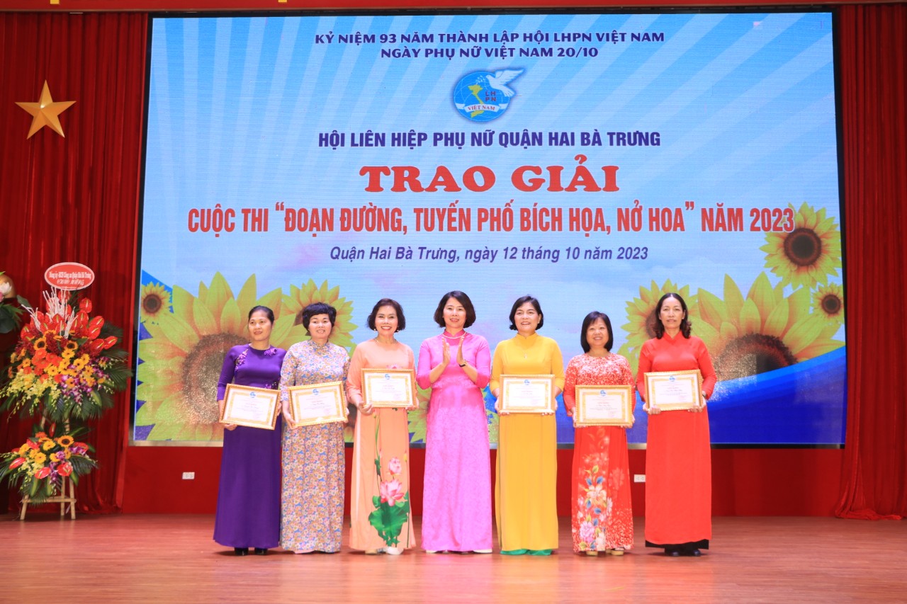 Cam kết nỗ lực đưa phong trào phụ nữ không ngừng phát triển - ảnh 6