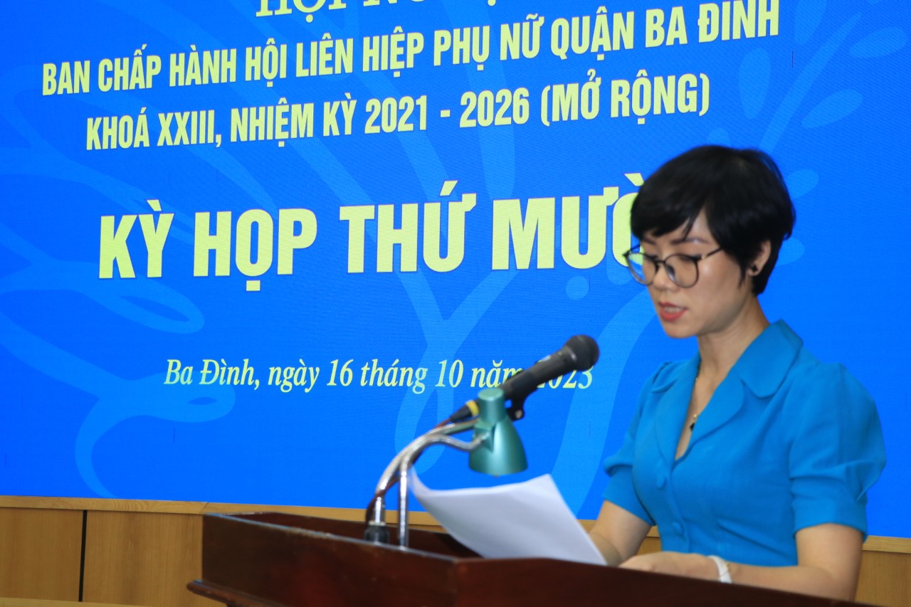 Đồng chí Phó Bí thư Thường trực Quận ủy, Chủ tịch HĐND quận Ba Đình trở thành hội viên danh dự Hội LHPN Quận - ảnh 1