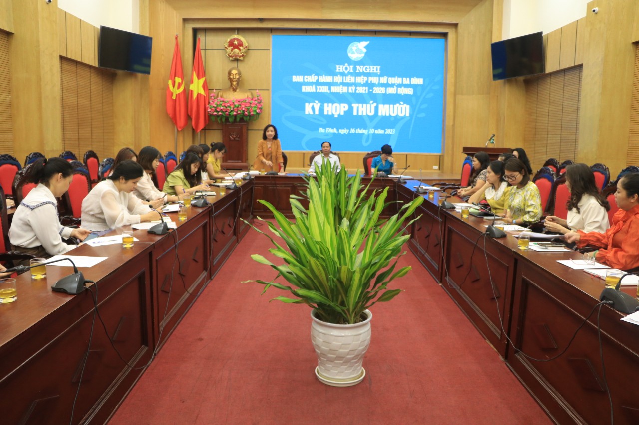 Đồng chí Phó Bí thư Thường trực Quận ủy, Chủ tịch HĐND quận Ba Đình trở thành hội viên danh dự Hội LHPN Quận - ảnh 4