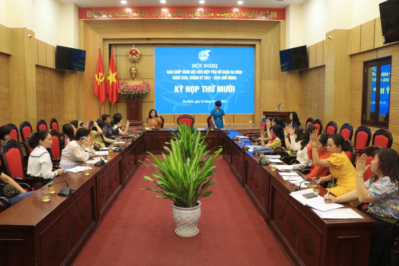 Đồng chí Phó Bí thư Thường trực Quận ủy, Chủ tịch HĐND quận Ba Đình trở thành hội viên danh dự Hội LHPN Quận - ảnh 5
