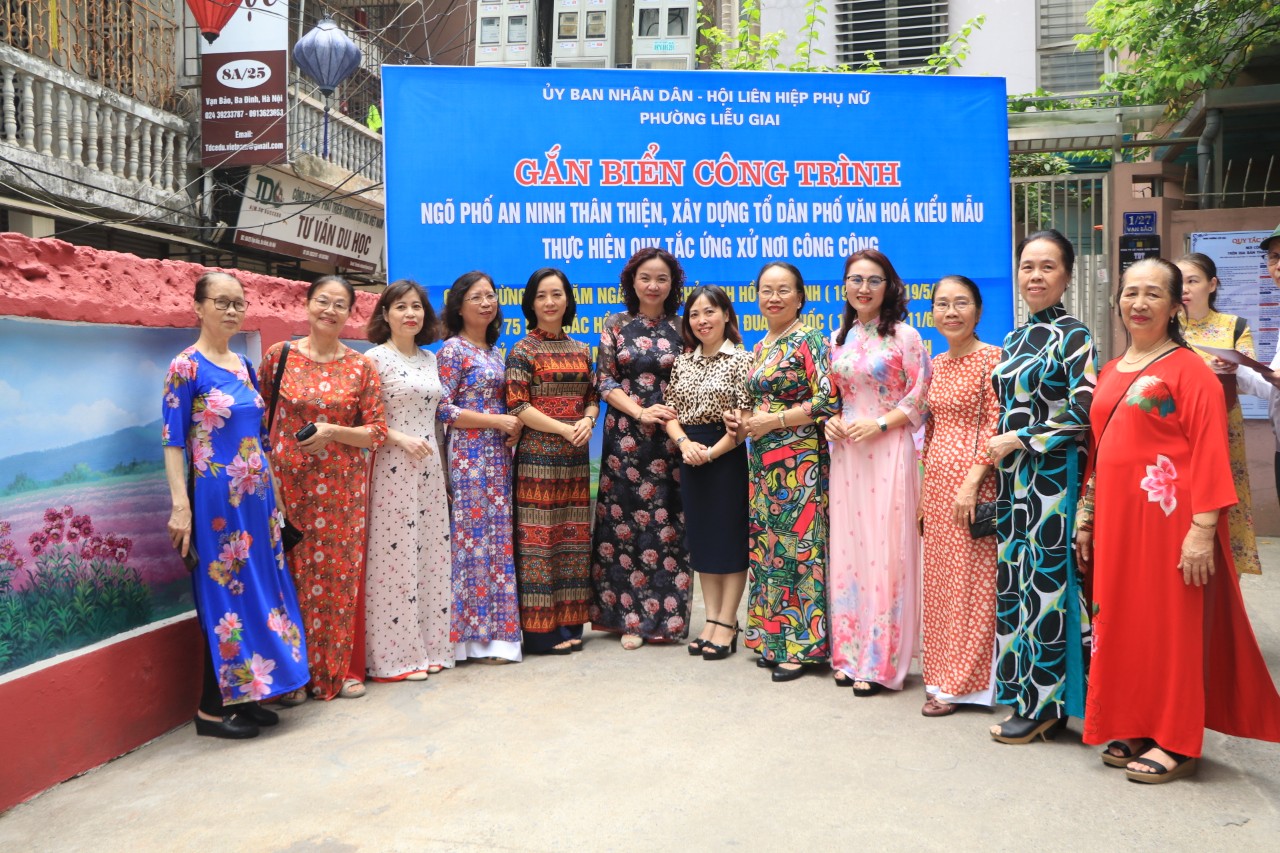 Đồng chí Phó Bí thư Thường trực Quận ủy, Chủ tịch HĐND quận Ba Đình trở thành hội viên danh dự Hội LHPN Quận - ảnh 3