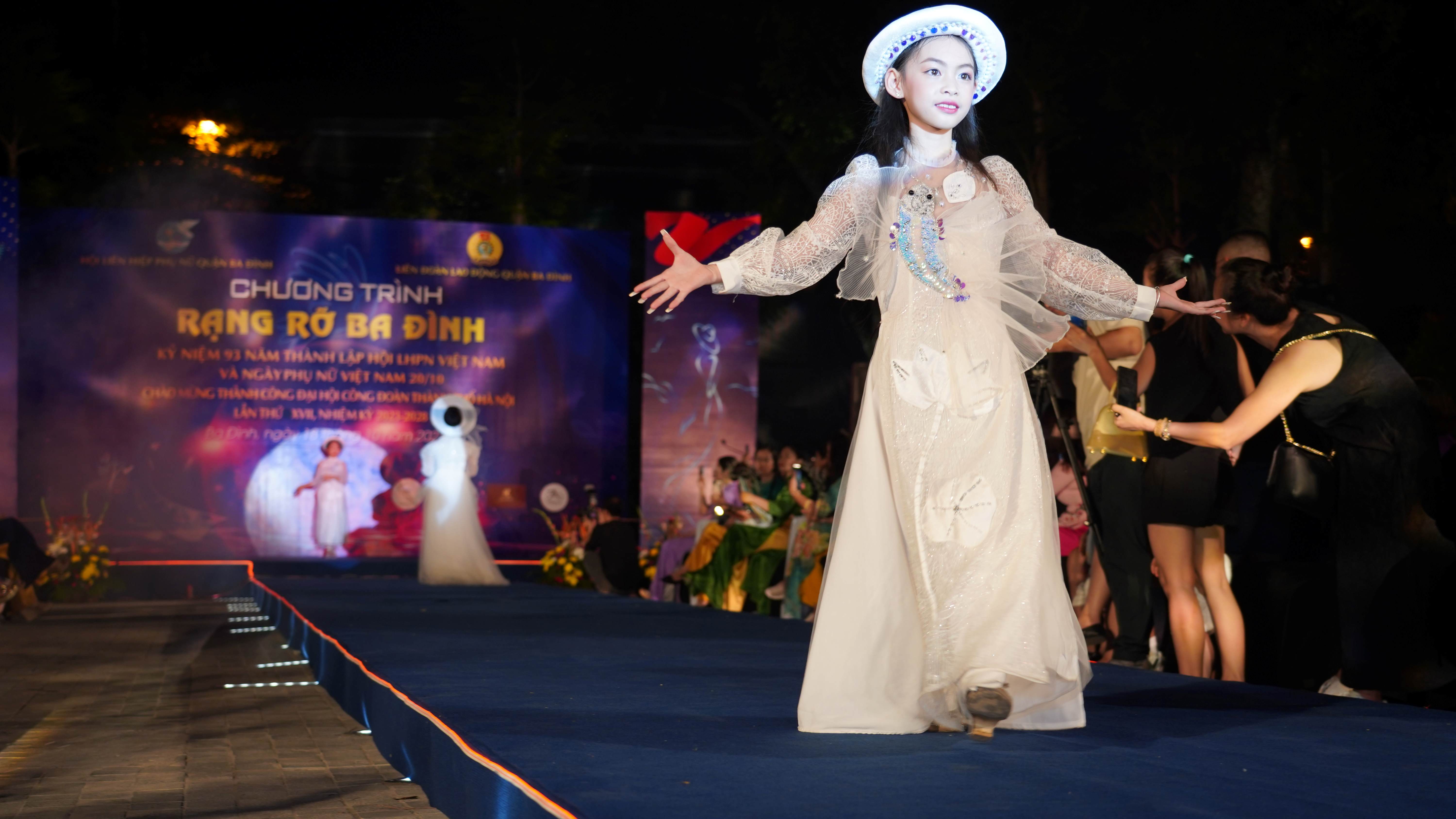 Mãn nhãn với chương trình nghệ thuật “Rạng rỡ Ba Đình” - ảnh 13