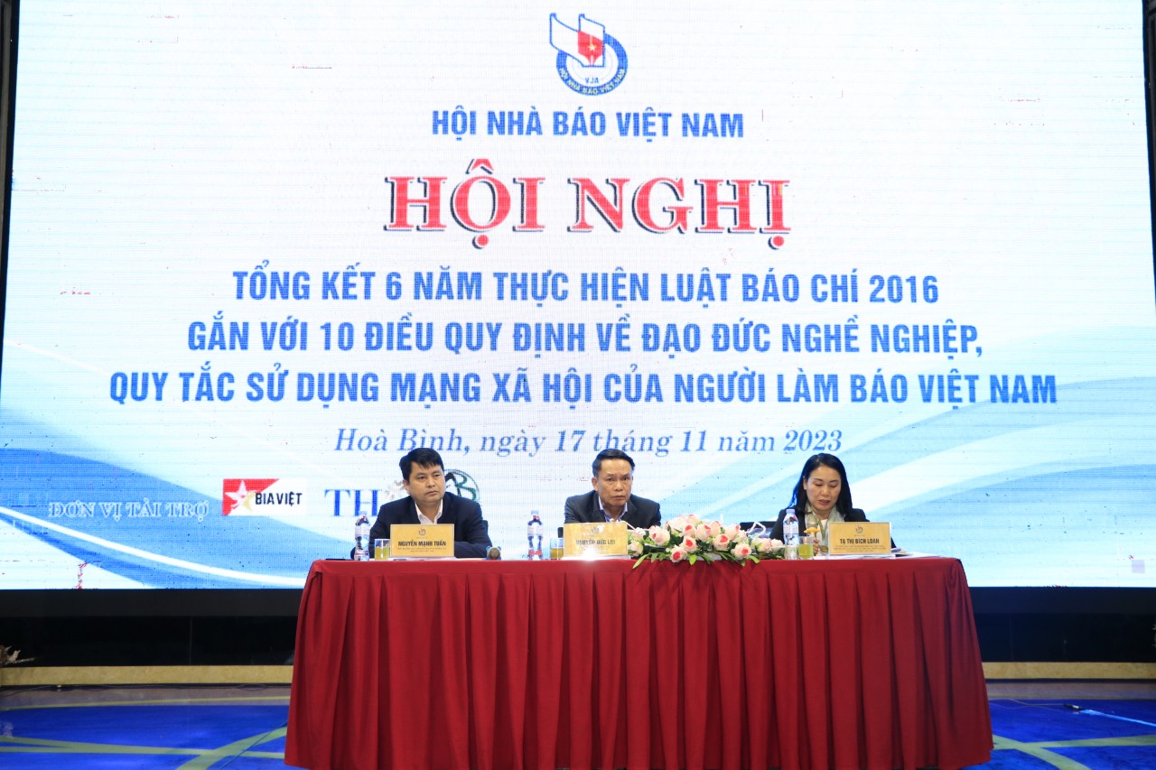 Mỗi khi cầm bút, hãy đặt câu hỏi viết thế nào để xứng đáng là “chiến sỹ trên mặt tư tưởng văn hóa của Đảng” - ảnh 1