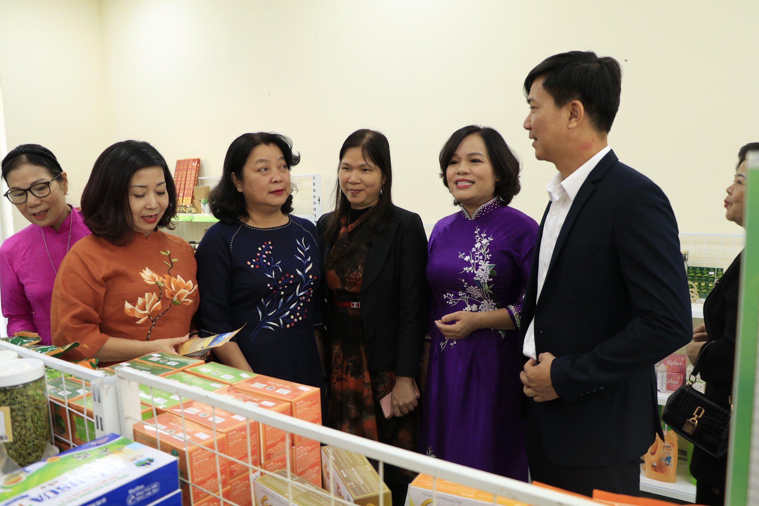 Tự hào hành trình 37 năm xây dựng, trưởng thành và phát triển - ảnh 9