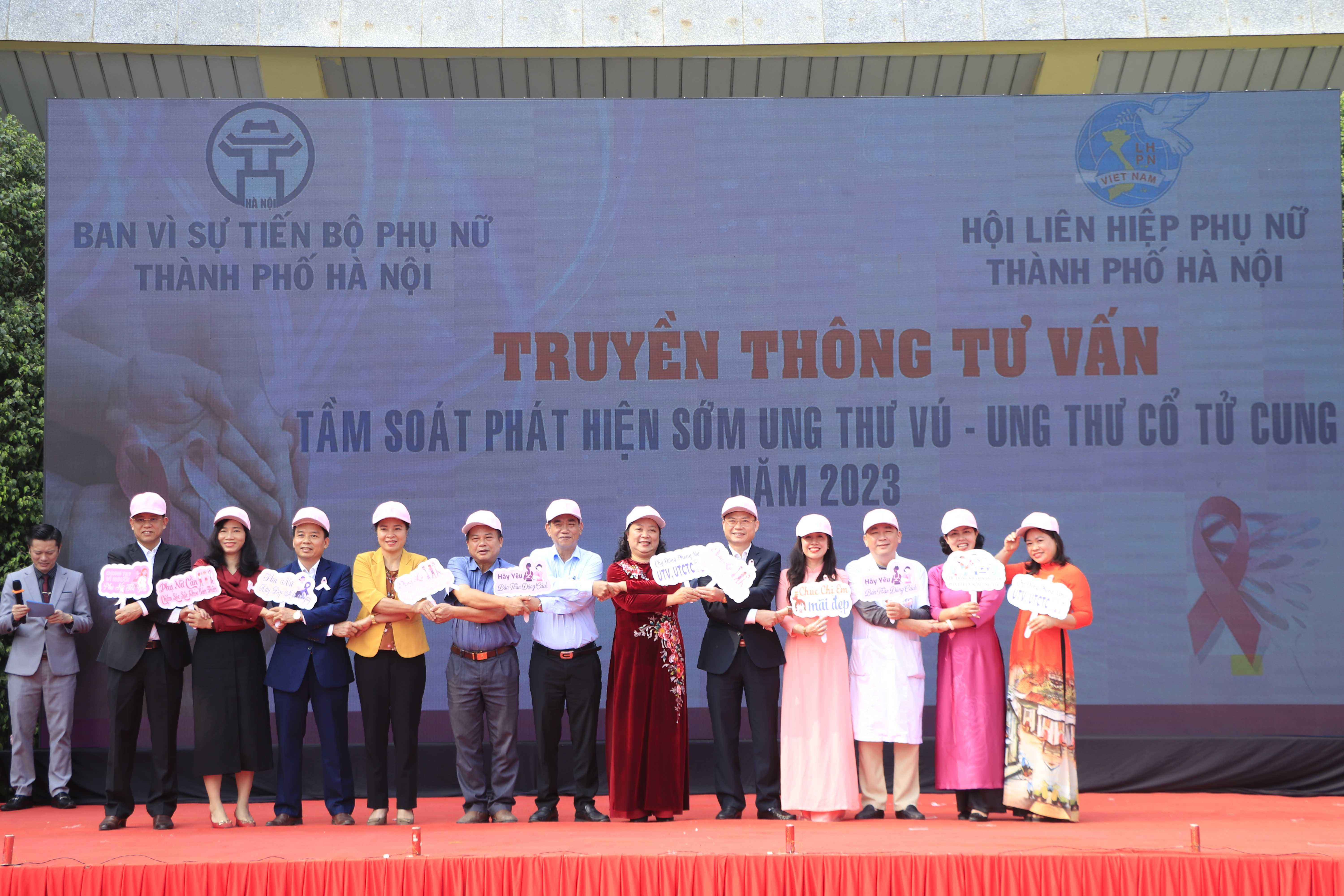 Cùng “đeo nơ hồng” vì những người phụ nữ tôi yêu - ảnh 5