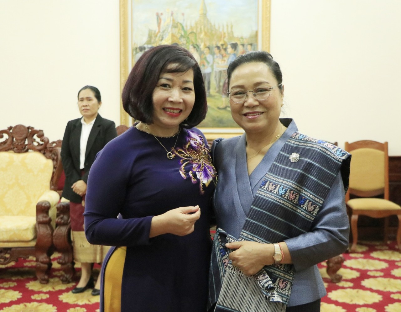 Hội LHPN Hà Nội: Chúc mừng 48 năm Quốc khánh nước CHDCND Lào - ảnh 3