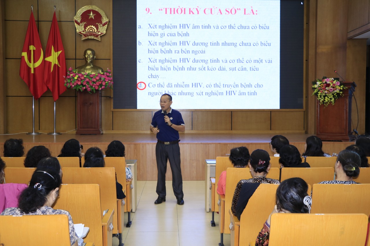 Hội LHPN quận Ba Đình: Tuyên truyền phòng, chống HIV/AIDS - ảnh 4
