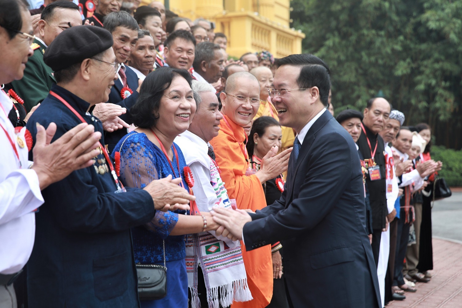 Chủ tịch nước Võ Văn Thưởng gặp mặt Đoàn đại biểu Người có uy tín tiêu biểu trong đồng bào dân tộc thiểu số - ảnh 1