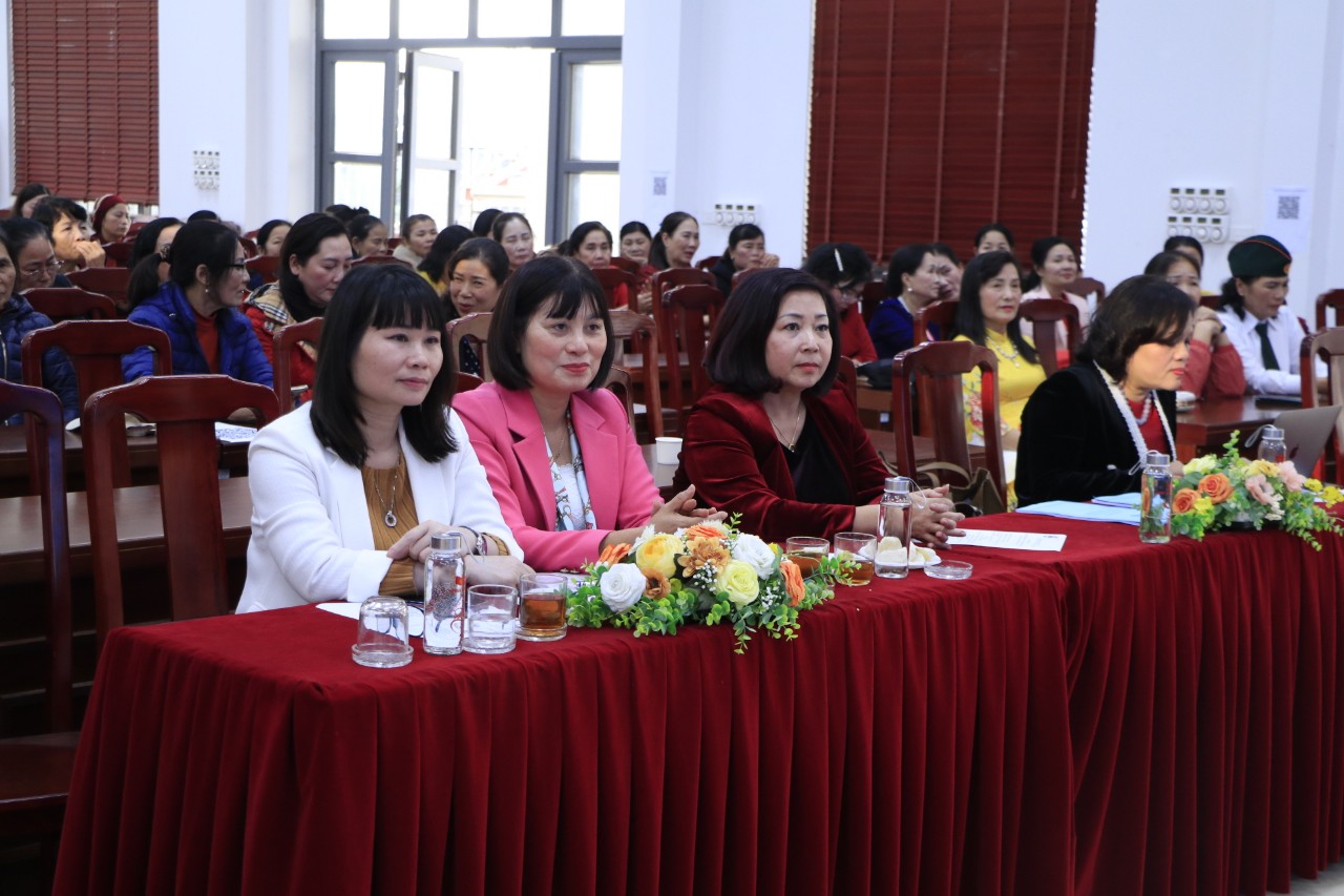 Phát huy vai trò của phụ nữ Thủ đô trong xây dựng “Thành phố hòa bình, sáng tạo”. - ảnh 1