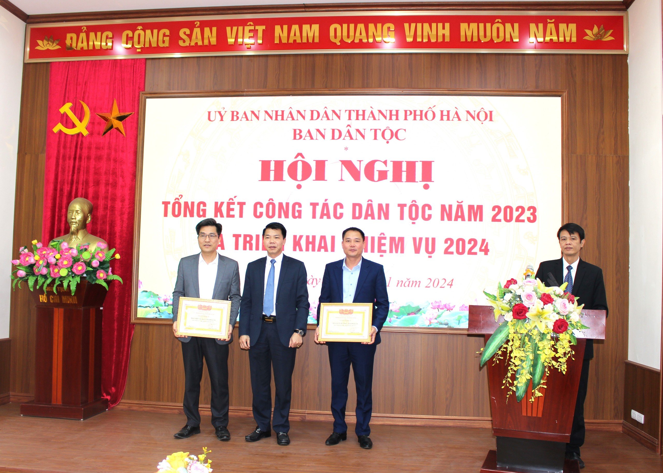 Đời sống của đồng bào dân tộc thiểu số và miền núi được nâng cao - ảnh 1