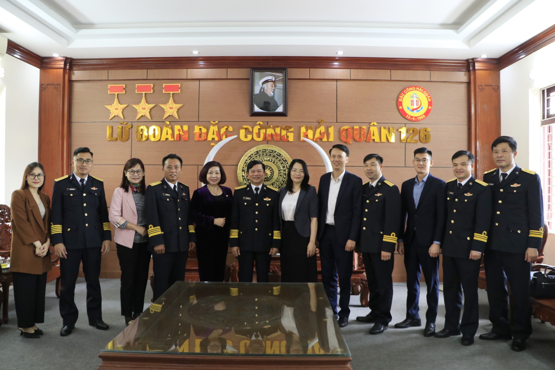 Hội LHPN Hà Nội: Thăm, chúc Tết Lữ đoàn đặc công hải quân 126 và các đơn vị trực thuộc Lữ đoàn - ảnh 1