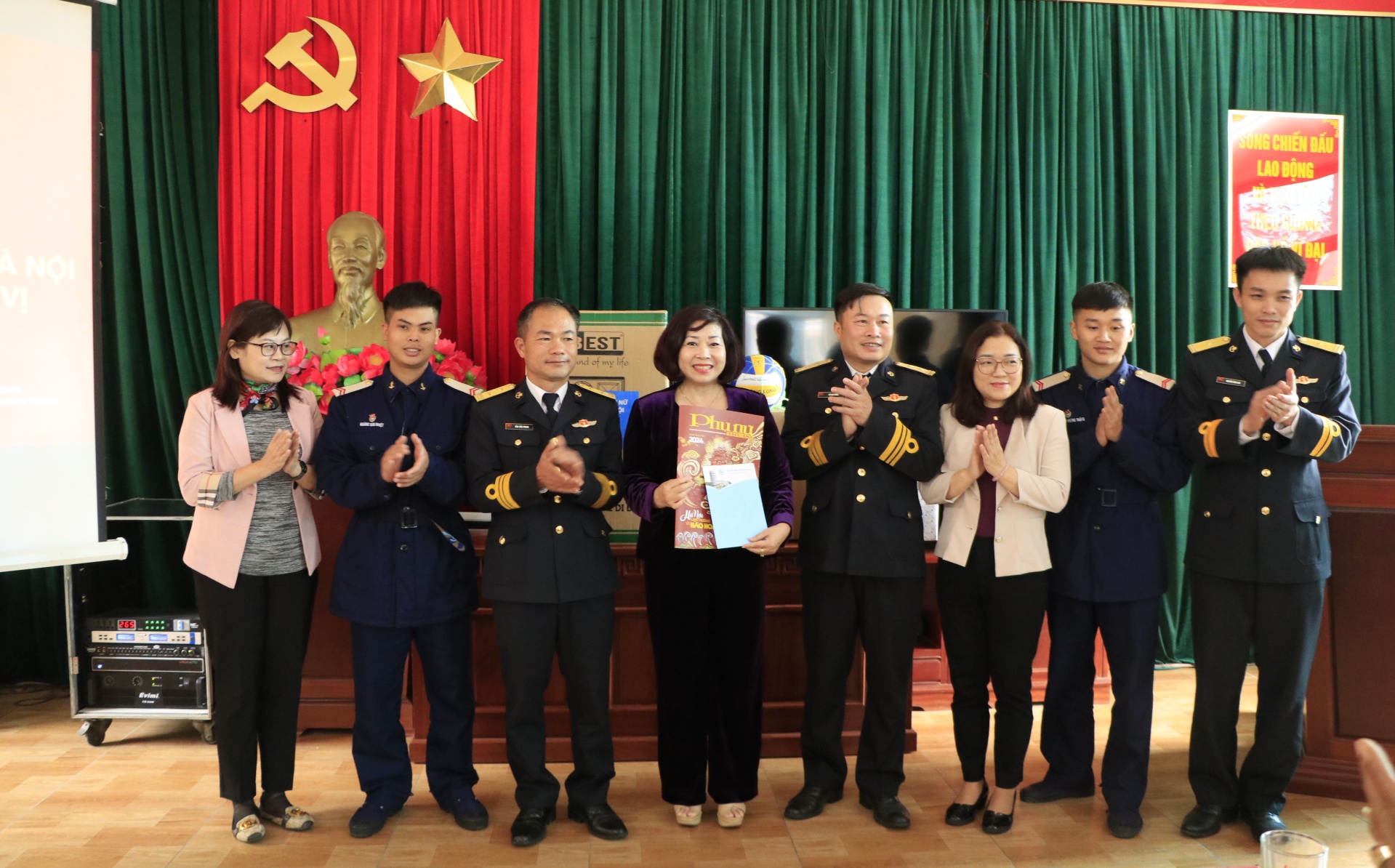 Hội LHPN Hà Nội: Thăm, chúc Tết Lữ đoàn đặc công hải quân 126 và các đơn vị trực thuộc Lữ đoàn - ảnh 7