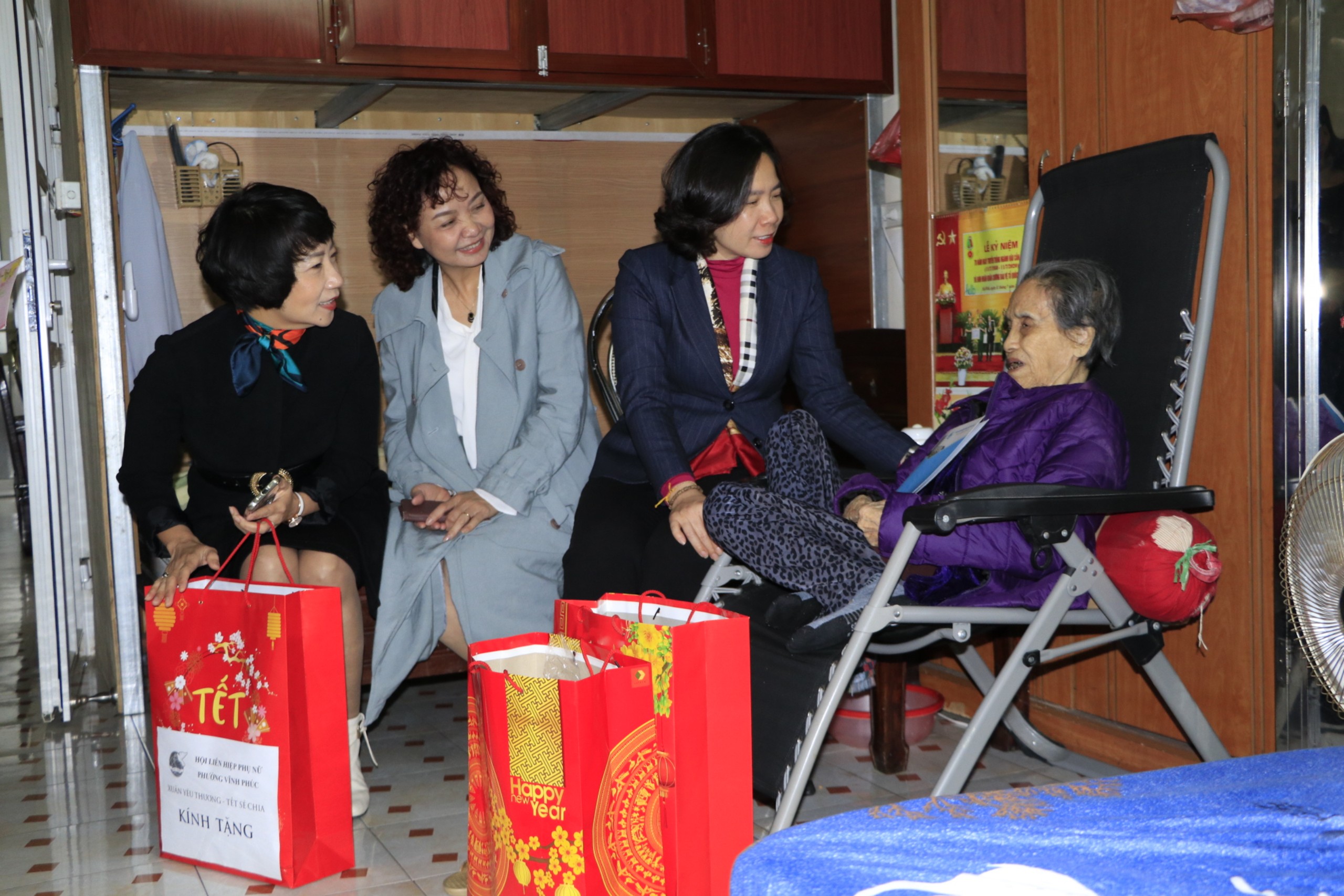 Hội LHPN Hà Nội: Thăm, chúc Tết các Mẹ Việt Nam anh hùng, cán bộ phụ nữ tham gia kháng chiến và tiếp quản Thủ đô - ảnh 2
