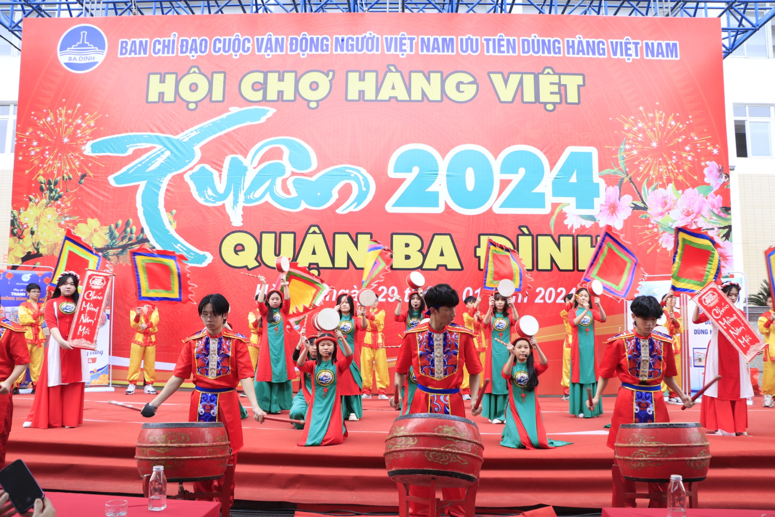 Tặng 125 suất quà cho phụ nữ khó khăn trị giá gần 90 triệu đồng - ảnh 1