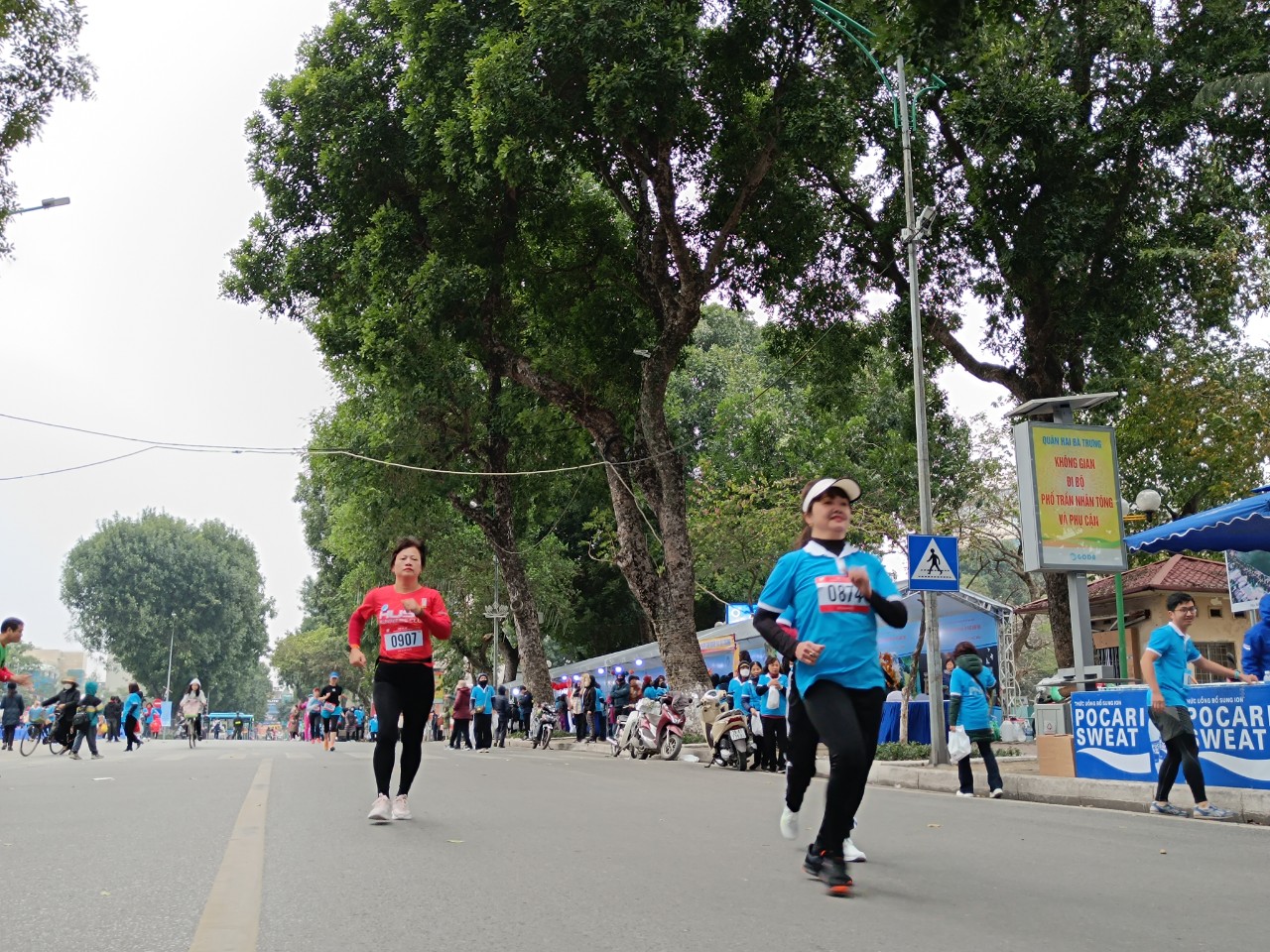 Gần 1.000 đại biểu, vận động viên tham gia Giải đi bộ “Phụ nữ Thủ đô khỏe - đẹp” lần thứ I năm 2024 - ảnh 7