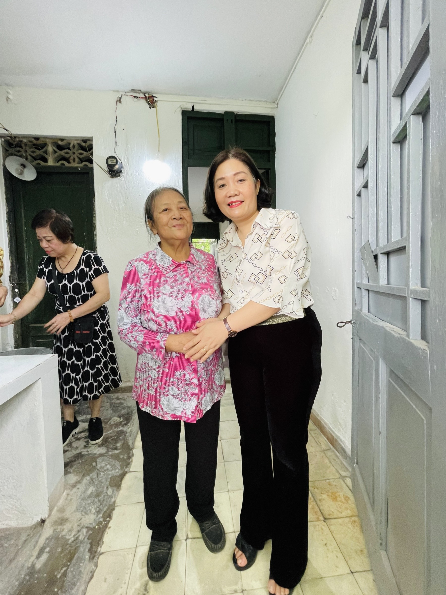 Hội LHPN phường Kim Liên, quận Đống Đa: Trao “Mái ấm tình thương” cho phụ nữ khó khăn - ảnh 2