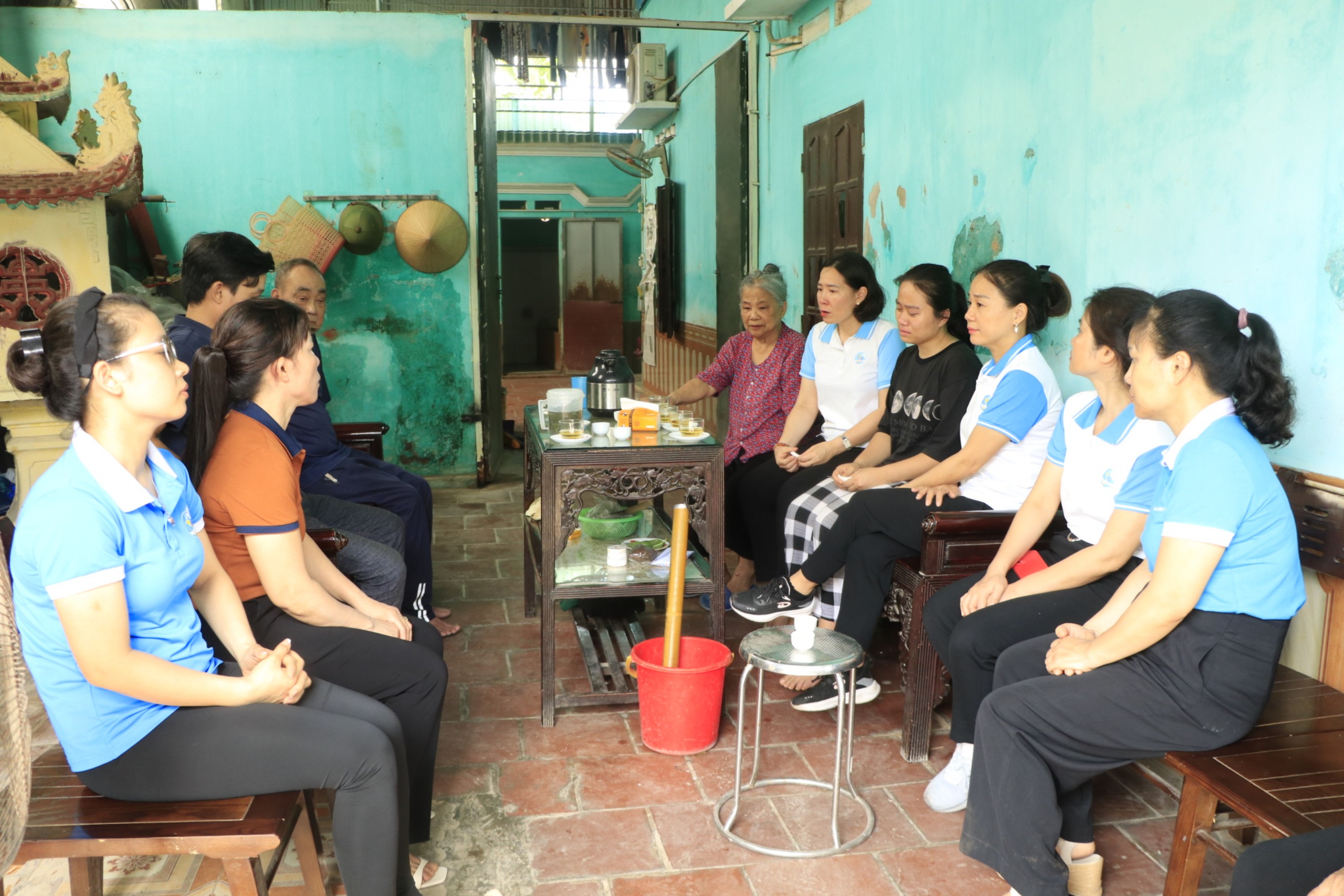 Hội LHPN Hà Nội: Thăm hỏi, chia sẻ với gia đình 3 cháu nhỏ tử vong do sập tường tại huyện Ba Vì - ảnh 4