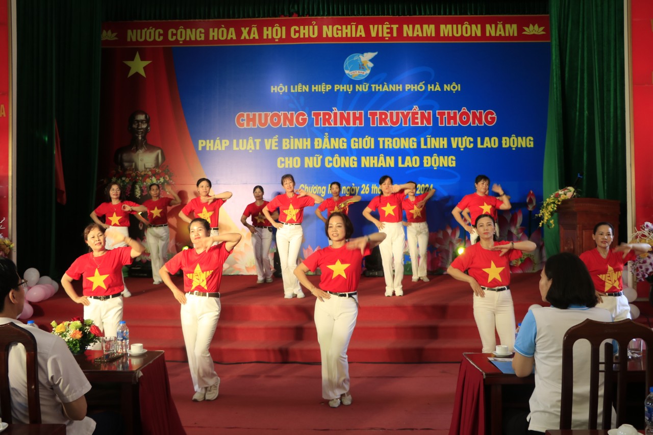 Hội LHPN Hà Nội: Truyền thông pháp luật về bình đẳng giới trong lĩnh vực lao động cho nữ công nhân lao động - ảnh 2